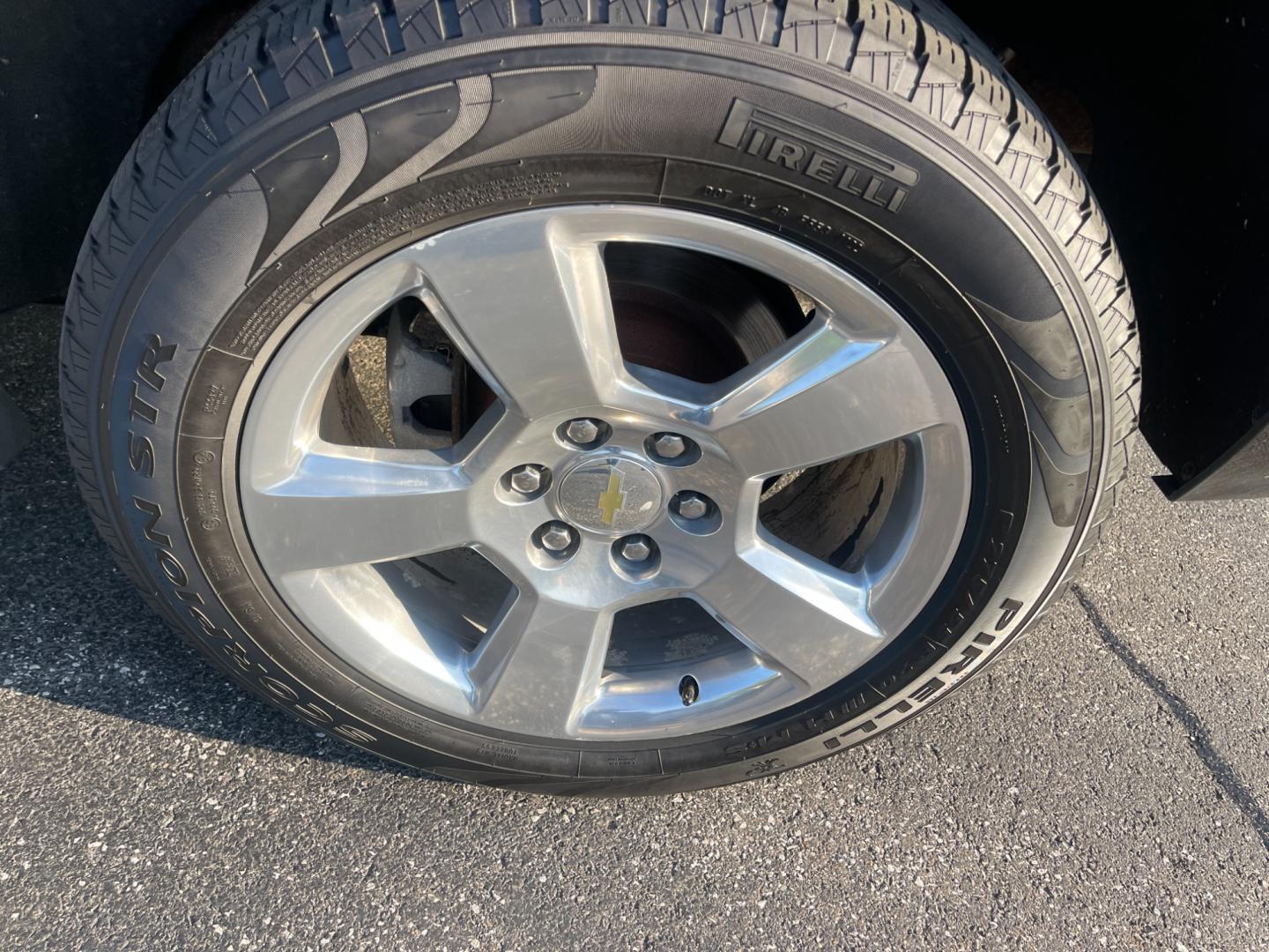 2015 Black /Gray Chevrolet Tahoe LT 4WD (1GNSKBKC4FR) with an 5.3L V8 OHV 16V engine, 6-Speed Automatic transmission, located at 547 E. Main St., Orwell, OH, 44076, (440) 437-5893, 41.535435, -80.847855 - Photo#13